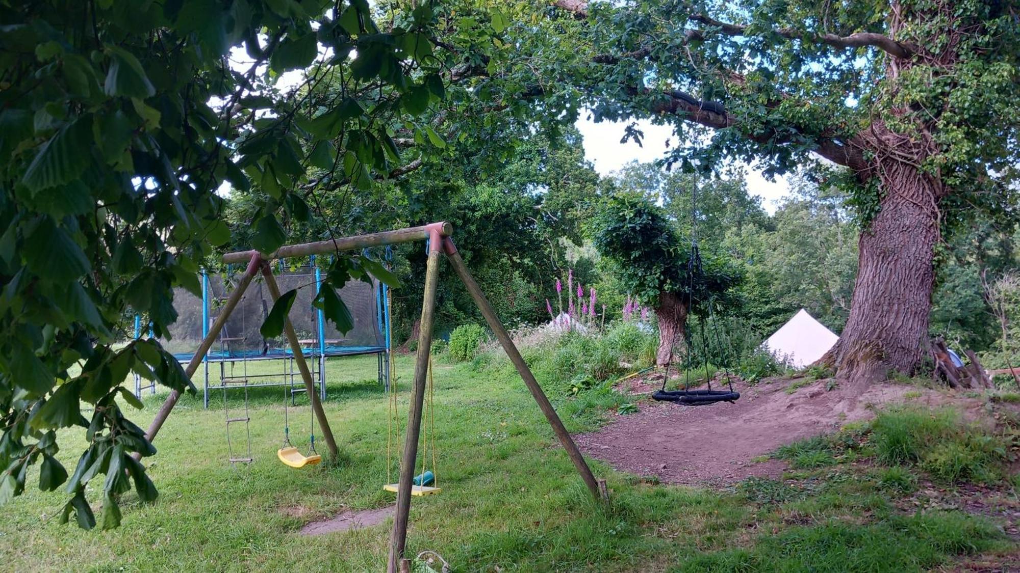 Tente Insolite En Pleine Nature Treduder Ngoại thất bức ảnh